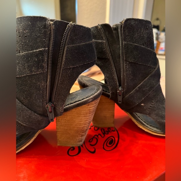 Naughty Monkey navy suede side-zip peep toe booties in VGUC. - Picture 6 of 7